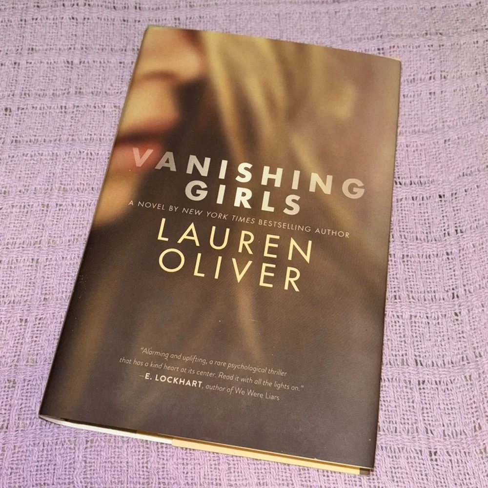 Vanishing Girls by Lauren Oliver Hardback Novel - Picture 1 of 8